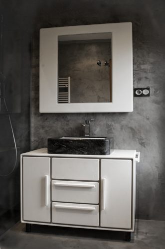 mueble de baño y espejo solid surface CORIAN